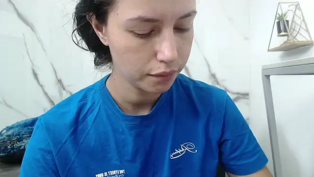 Lindsey8 online show from May 18, 2:01 pm