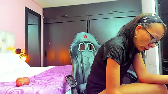 Snapshot of daniela_xue chatting on February 7, 2:08 am daniela xue online show from February 7, 2:08 am