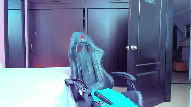 Snapshot of daniela_xue chatting on February 13, 2:01 am daniela xue online show from February 13, 2:01 am