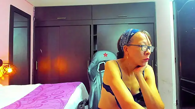 Snapshot of daniela_xue chatting on March 15, 12:04 am daniela xue online show from March 15, 12:04 am