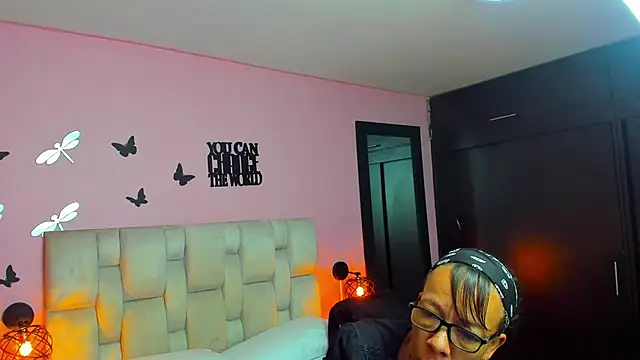 Snapshot of daniela_xue chatting on March 20, 7:35 pm daniela xue online show from March 20, 7:35 pm