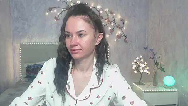 KaraCriegs online show from March 25, 6:14 pm