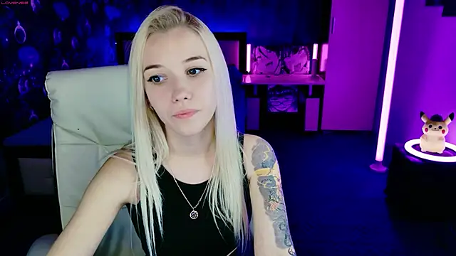 ShhhO O online show from November 6, 3:02 pm