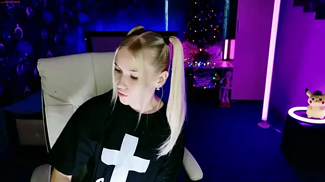 ShhhO O online show from December 21, 9:16 am