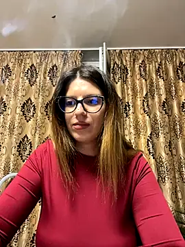 NadiraNoor online show from September 17, 10:00 pm