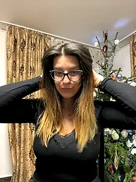 Snapshot of NadiraNoor chatting on December 21, 12:18 am NadiraNoor online show from December 21, 12:18 am