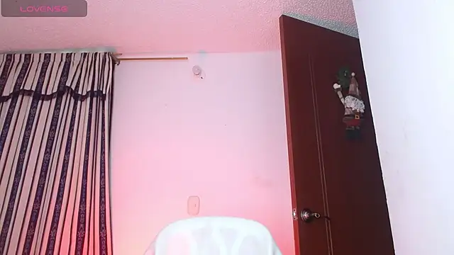 Snapshot of Amber_Smith_86 chatting on November 12, 2:28 pm Amber Smith 86 online show from November 12, 2:28 pm