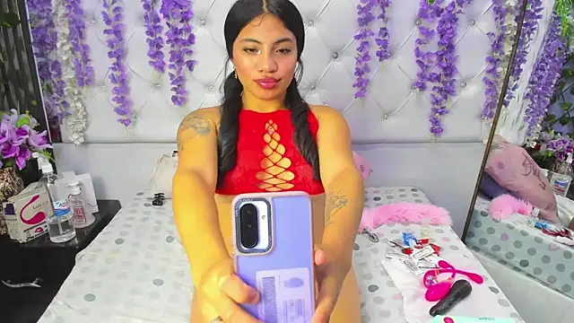arianaa tompsoon online show from February 12, 8:04 pm