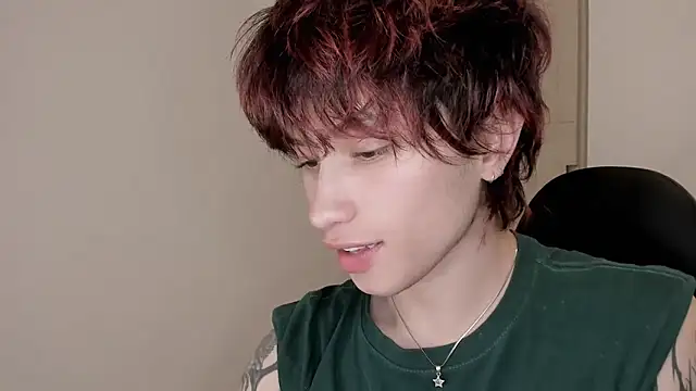 Snapshot of liamelf chatting on February 14, 3:36 am liamelf online show from February 14, 3:36 am