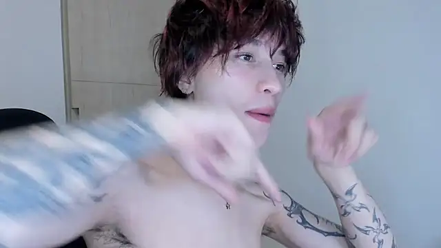 Snapshot of liamelf chatting on February 17, 4:53 am liamelf online show from February 17, 4:53 am