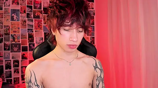 Snapshot of liamelf chatting on February 25, 7:29 am liamelf online show from February 25, 7:29 am