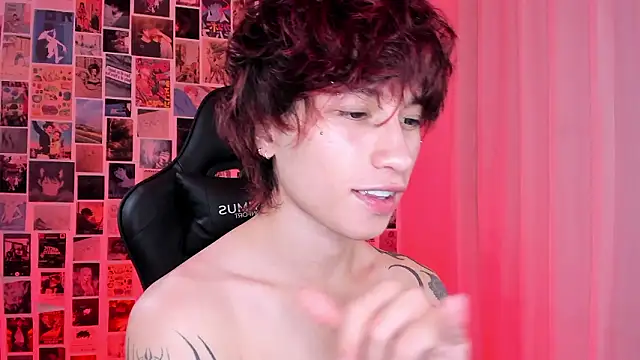 Snapshot of liamelf chatting on March 5, 5:36 am liamelf online show from March 5, 5:36 am