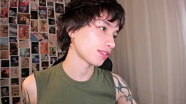 Snapshot of liamelf chatting on March 15, 6:19 am liamelf online show from March 15, 6:19 am