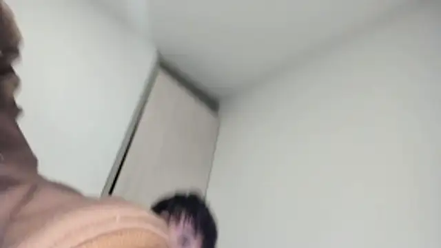 Snapshot of liamelf chatting on March 28, 6:24 am liamelf online show from March 28, 6:24 am