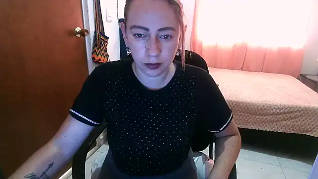 Snapshot of Chanel_87xxx chatting on February 21, 8:32 pm Chanel 87xxx online show from February 21, 8:32 pm