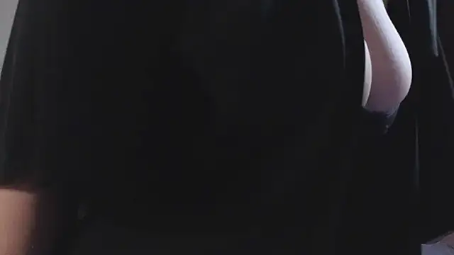 Laura Karamazov online show from October 22, 11:21 am