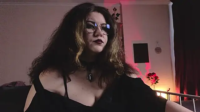 Laura Karamazov online show from February 10, 11:03 am