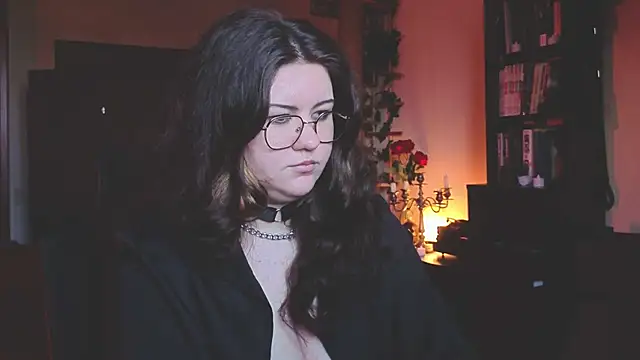 Laura Karamazov online show from June 30, 3:46 pm