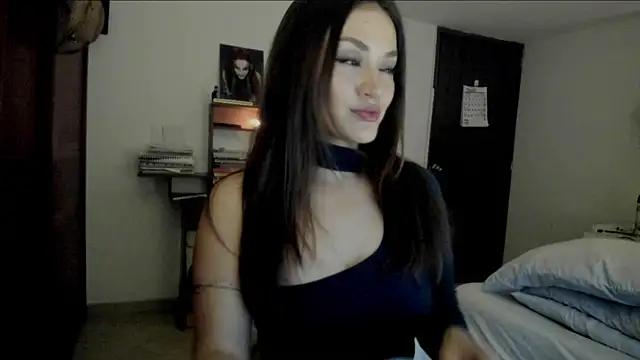Lucyerobbie online show from May 10, 9:42 pm