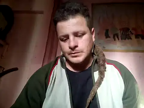 Snapshot of TusOjitosClaros69 chatting on December 9, 9:49 am TusOjitosClaros69 online show from December 9, 9:49 am