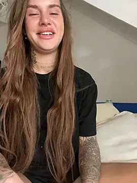 Snapshot of EmiliaCatalina chatting on December 27, 6:42 pm EmiliaCatalina online show from December 27, 6:42 pm