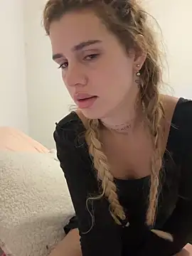 EmiliaCatalina online show from October 13, 10:10 pm