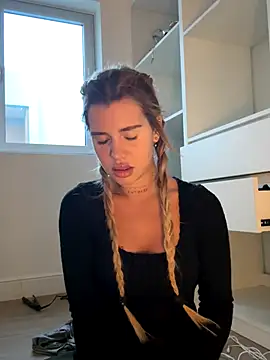 EmiliaCatalina online show from November 6, 9:48 pm