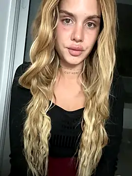 EmiliaCatalina online show from December 4, 1:15 am