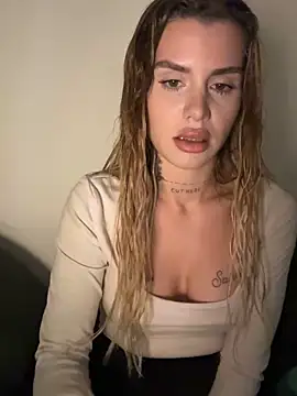 EmiliaCatalina online show from February 3, 1:04 am