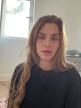 EmiliaCatalina online show from February 28, 7:15 pm