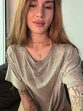 EmiliaCatalina online show from May 17, 4:25 pm