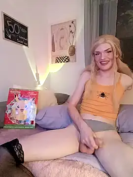 Snapshot of LillyAmore chatting on December 7, 7:10 pm LillyAmore online show from December 7, 7:10 pm