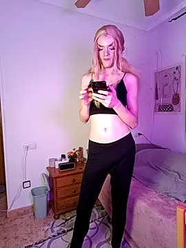 Snapshot of LillyAmore chatting on February 9, 6:47 pm LillyAmore online show from February 9, 6:47 pm