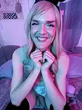 Snapshot of LillyAmore chatting on February 18, 10:25 pm LillyAmore online show from February 18, 10:25 pm