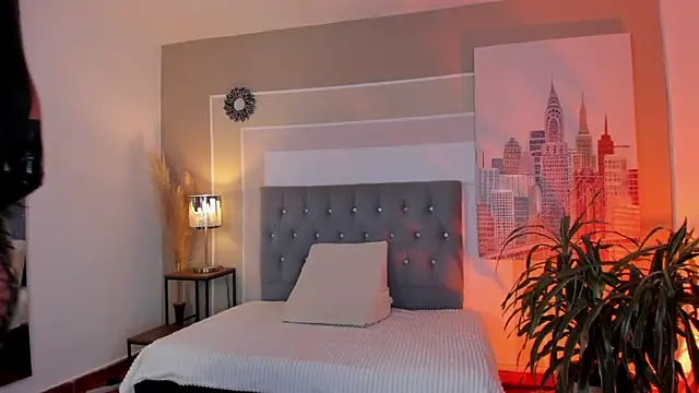 missmegann online show from December 15, 12:28 pm