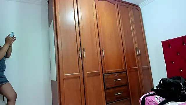 Snapshot of youlittle_perverts chatting on October 4, 7:01 pm youlittle perverts online show from October 4, 7:01 pm