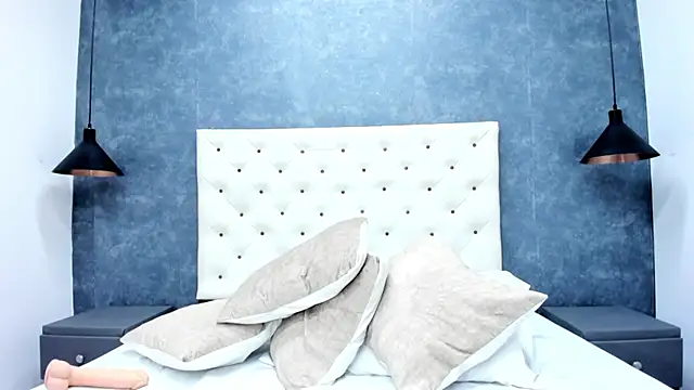 NICOLSKINNY1 online show from October 8, 9:56 pm