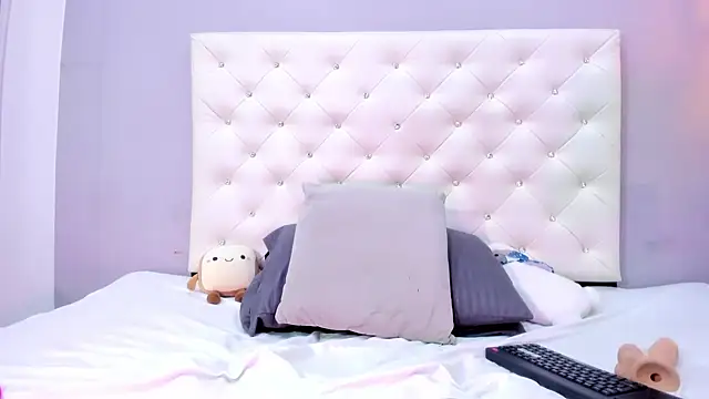 NICOLSKINNY1 online show from February 21, 8:32 pm