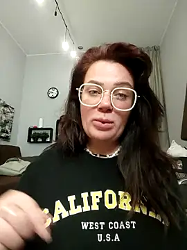 Snapshot of EllieOz chatting on September 30, 5:51 pm EllieOz online show from September 30, 5:51 pm