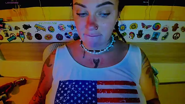 Snapshot of EllieOz chatting on October 5, 6:39 pm EllieOz online show from October 5, 6:39 pm