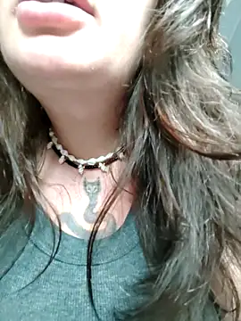 Snapshot of EllieOz chatting on October 6, 4:04 pm EllieOz online show from October 6, 4:04 pm