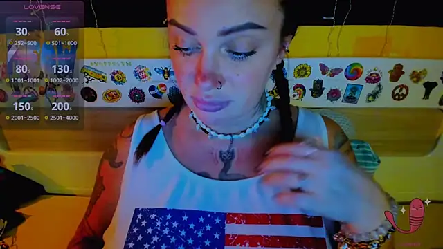 Snapshot of EllieOz chatting on October 9, 5:55 pm EllieOz online show from October 9, 5:55 pm