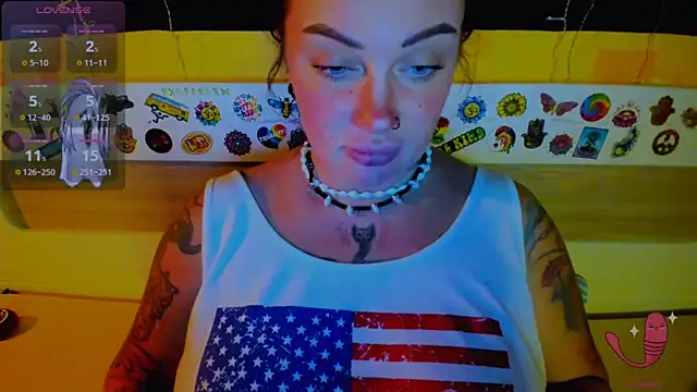 Snapshot of EllieOz chatting on October 14, 7:47 pm EllieOz online show from October 14, 7:47 pm