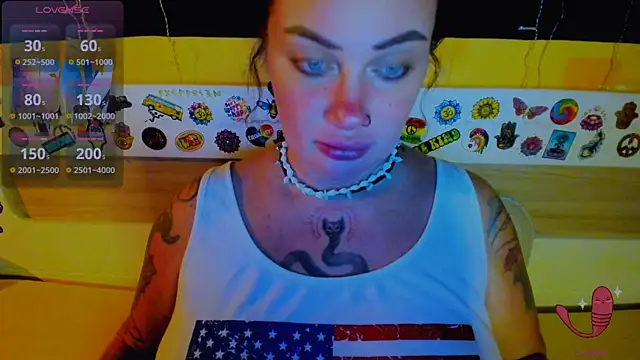 Snapshot of EllieOz chatting on October 17, 5:04 pm EllieOz online show from October 17, 5:04 pm