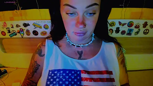 Snapshot of EllieOz chatting on October 20, 4:40 pm EllieOz online show from October 20, 4:40 pm