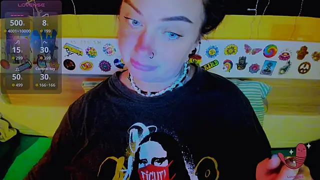 Snapshot of EllieOz chatting on October 23, 6:28 pm EllieOz online show from October 23, 6:28 pm