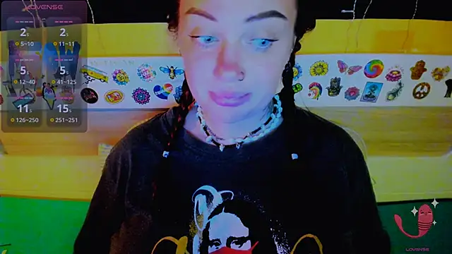 Snapshot of EllieOz chatting on October 25, 5:08 pm EllieOz online show from October 25, 5:08 pm