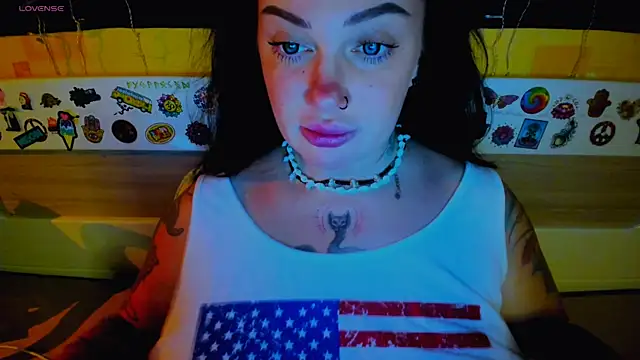 Snapshot of EllieOz chatting on November 4, 3:00 pm EllieOz online show from November 4, 3:00 pm