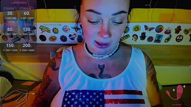 EllieOz online show from November 18, 6:23 pm