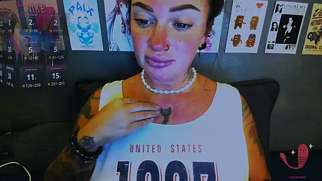 EllieOz online show from April 18, 7:07 pm